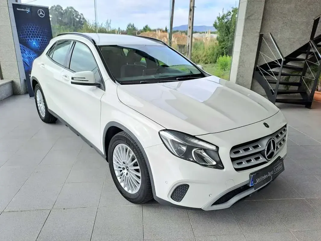 Usado Mercedes A180 116 CV (85 kW) 2021 Blanco Berlina