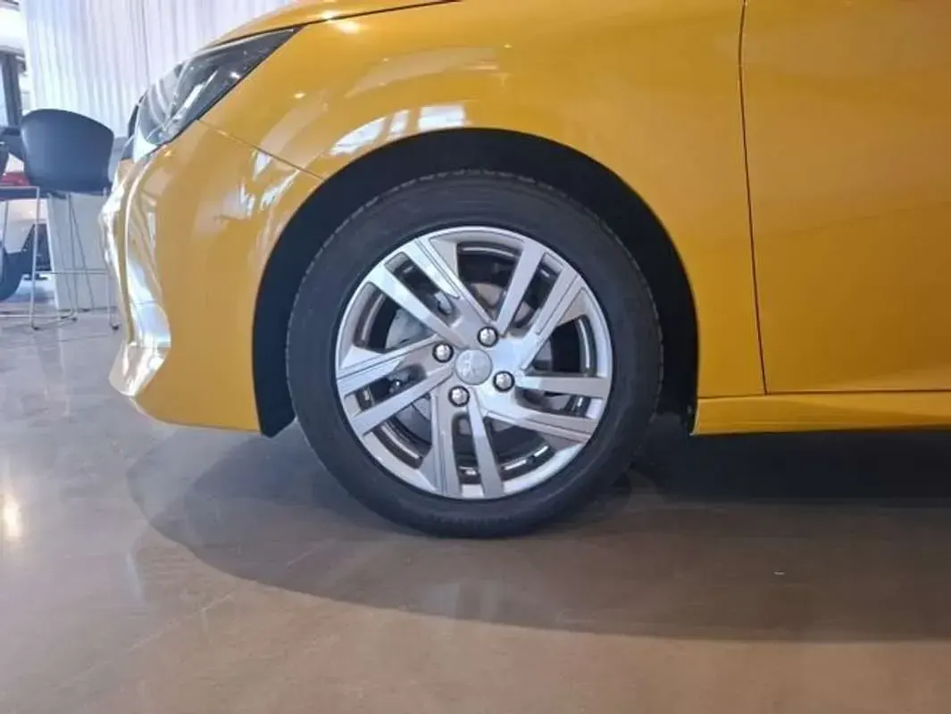 Usado Peugeot 208 Active 75 CV (55 kW) 2021 Amarillo Utilitario