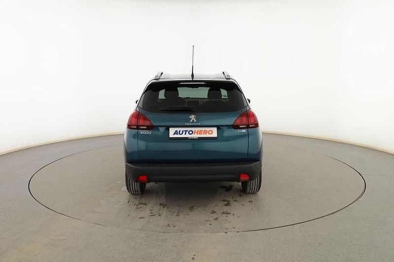 Usado Peugeot 2008 Style 110 CV (80 kW) 2017 Verde SUV