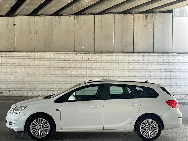 Usado Opel Astra Cosmo ST 110 CV (80 kW) 2012 Blanco Familiar