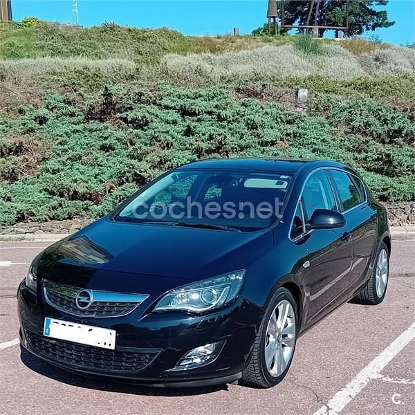 Negro Usado 2010 Opel Astra Sport Berlina | 7300 € (Precio justo) - Imagen 1/4