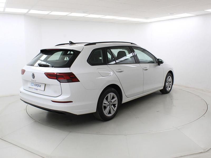 Usado VW Golf VIII 115 CV (84 kW) 2022 Blanco puro Familiar