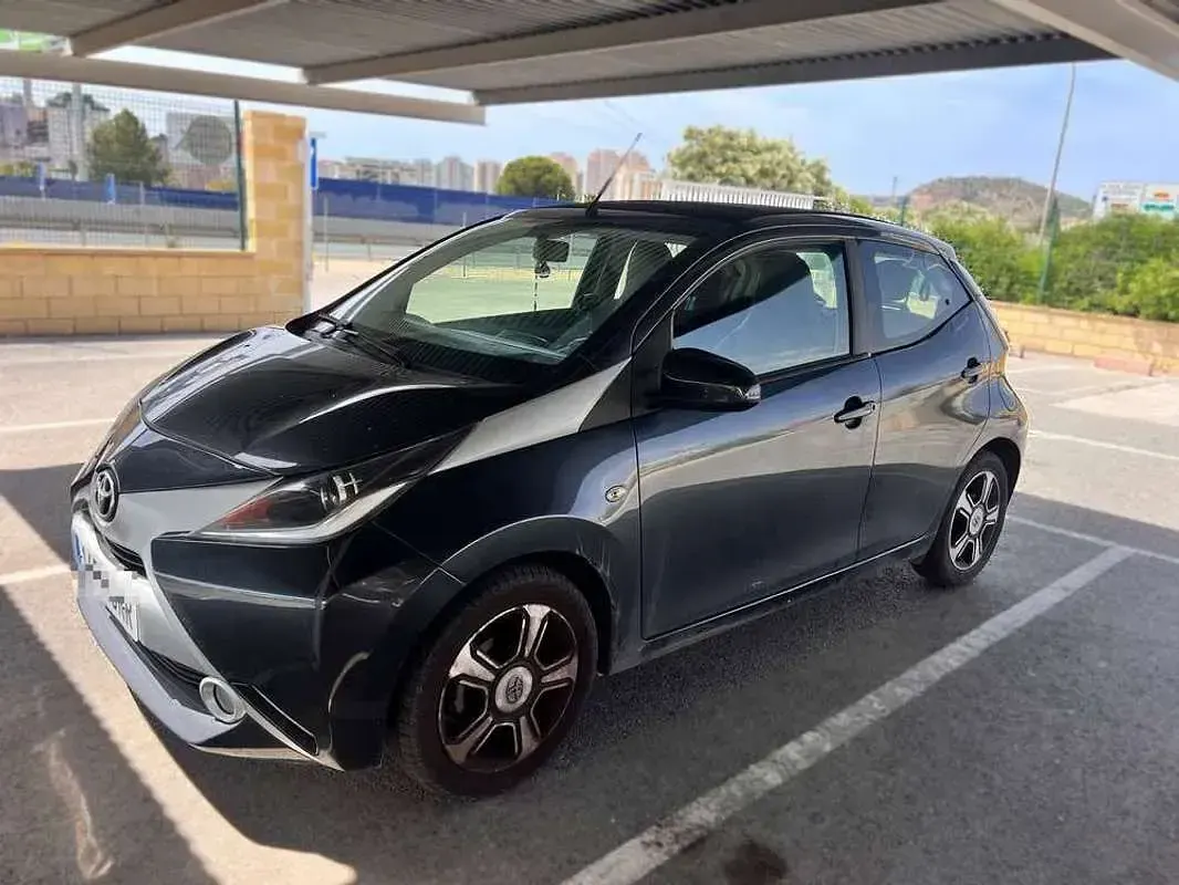 Usado Toyota Aygo X-cite 72 CV (52 kW) 2016 Gris Utilitario
