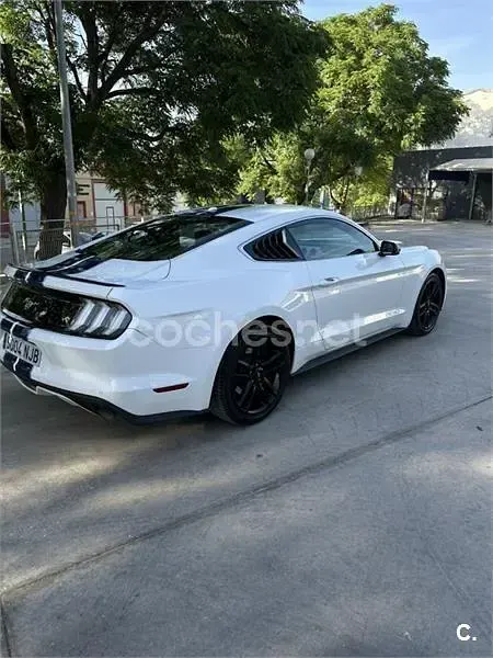 Usado Ford Mustang Fastback 314 CV (230 kW) 2018 Blanco Coupe