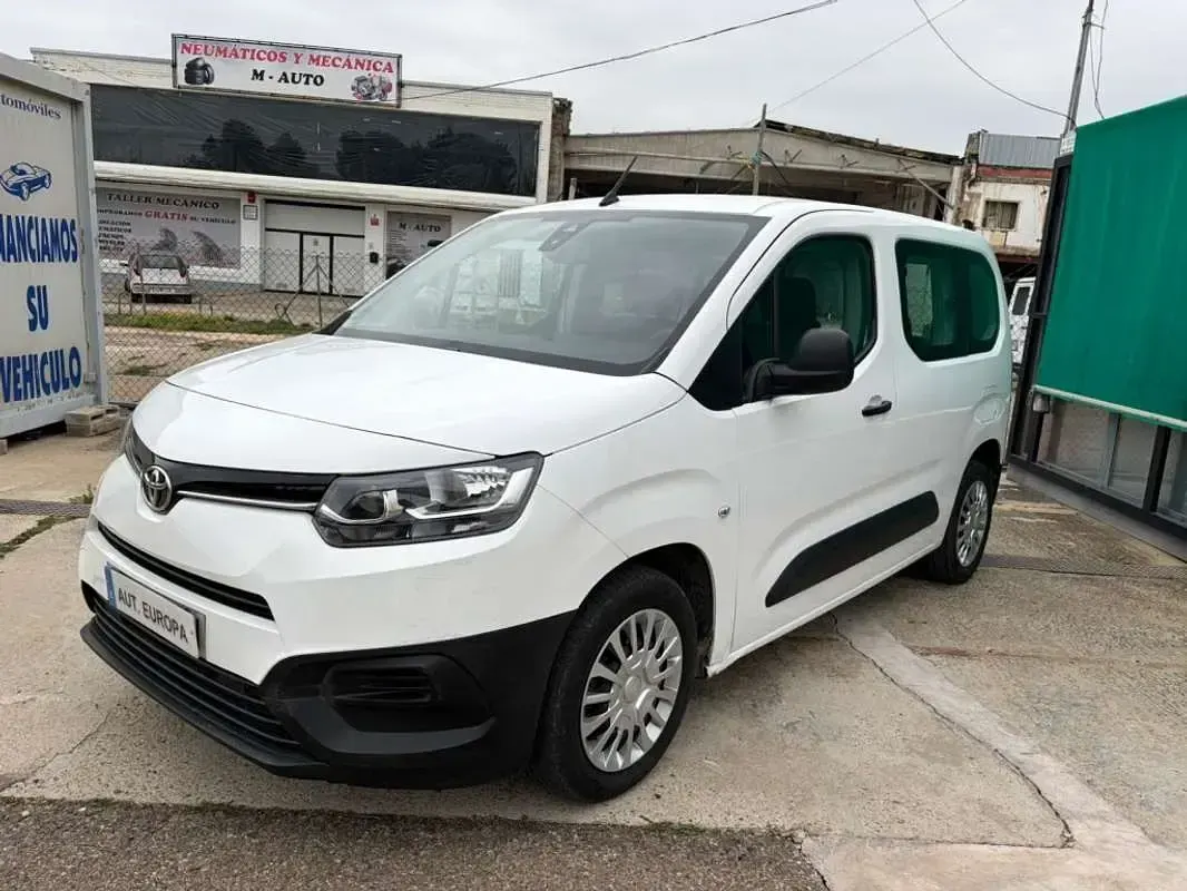 Usado Toyota Proace City City 102 CV (75 kW) 2020 Blanco Monovolumen