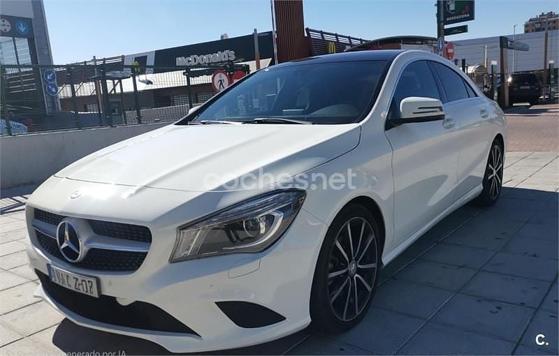 Usado Mercedes CLA220 Urban 170 CV (125 kW) 2013 Blanco Berlina