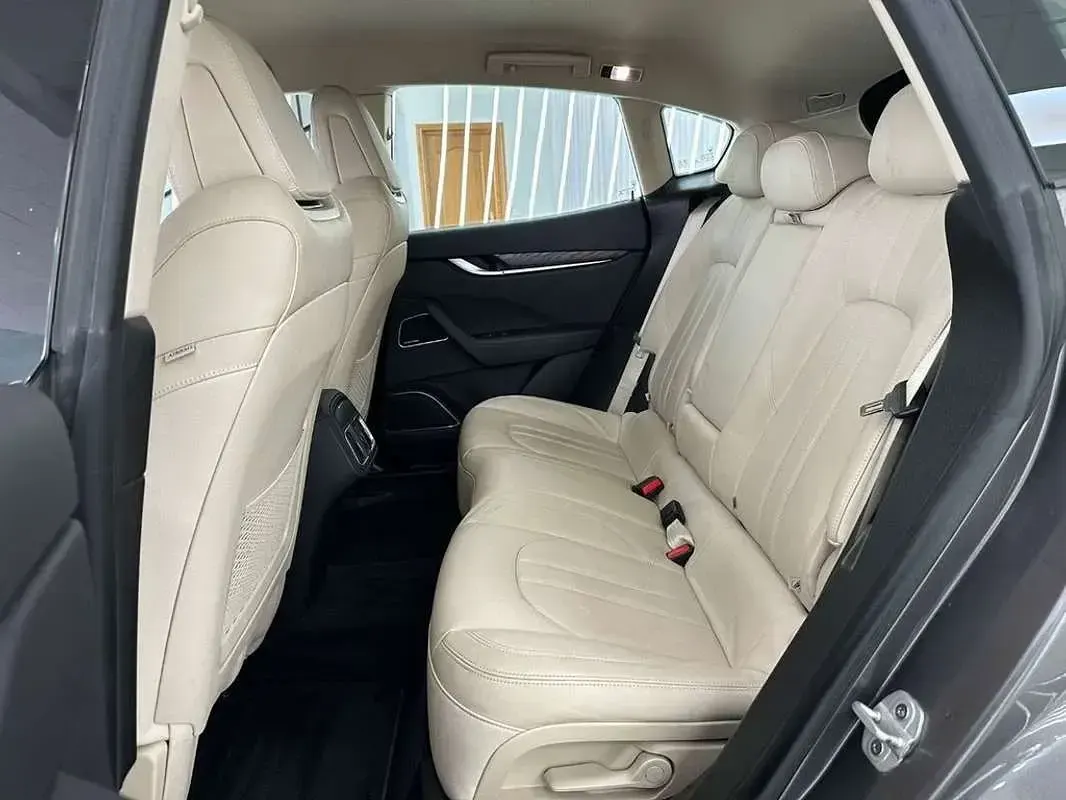 Usado Maserati Levante 349 CV (256 kW) 2020 Gris SUV