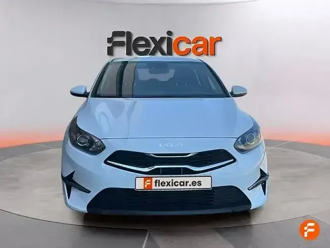 Usado Kia Ceed 136 CV (100 kW) 2023 Blanco Utilitario