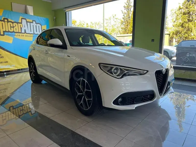 Usado Alfa Romeo Stelvio Sprint 190 CV (139 kW) 2021 Blanco SUV