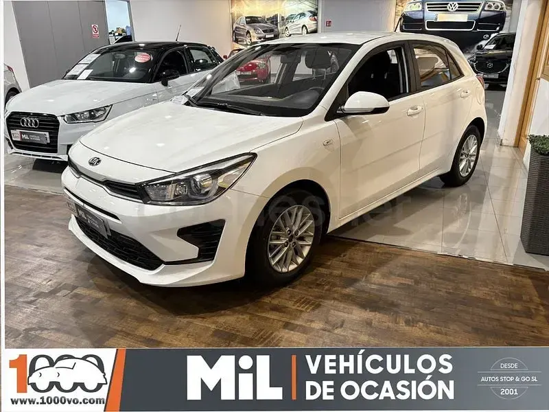 Usado Kia Rio 84 CV (61 kW) 2021 Blanco Berlina