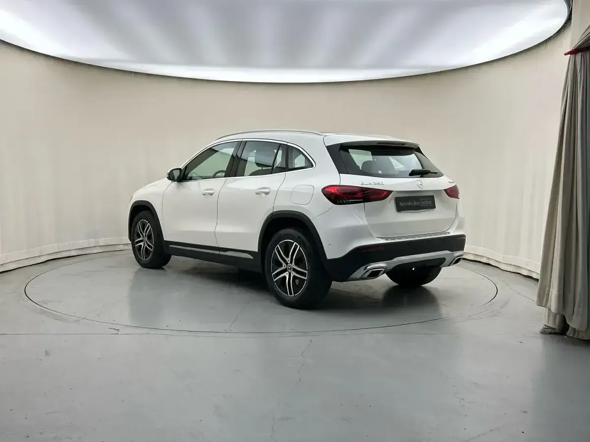 Usado Mercedes GLA250 Progressive 224 CV (164 kW) 2021 Blanco SUV