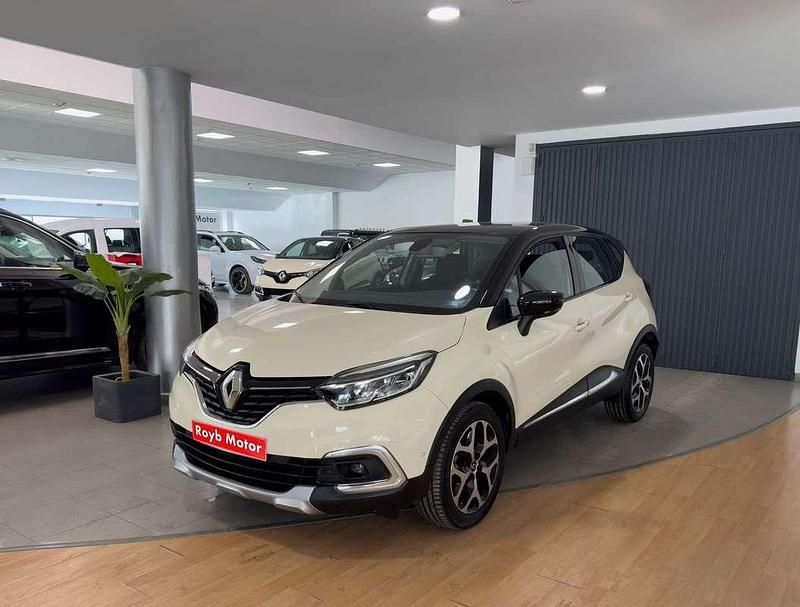 Usado Renault Captur Zen 120 CV (88 kW) 2017 Beige SUV