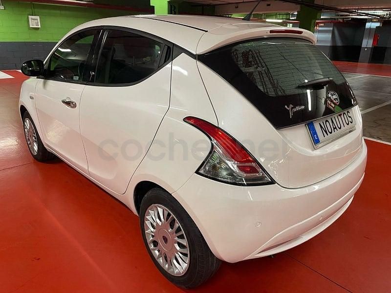 Usado Lancia Ypsilon 69 CV (50 kW) 2015 Blanco Utilitario