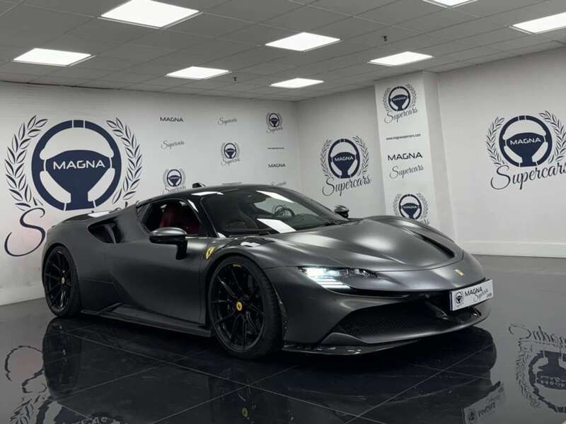 Gris Usado 2022 Ferrari SF90 Coupe | 584.900 € - Imagen 1/4