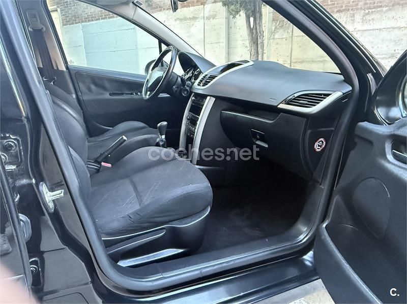 Negro Usado 2006 Peugeot 207 Berlina | 2950 € (Buen precio) - Imagen 1/1