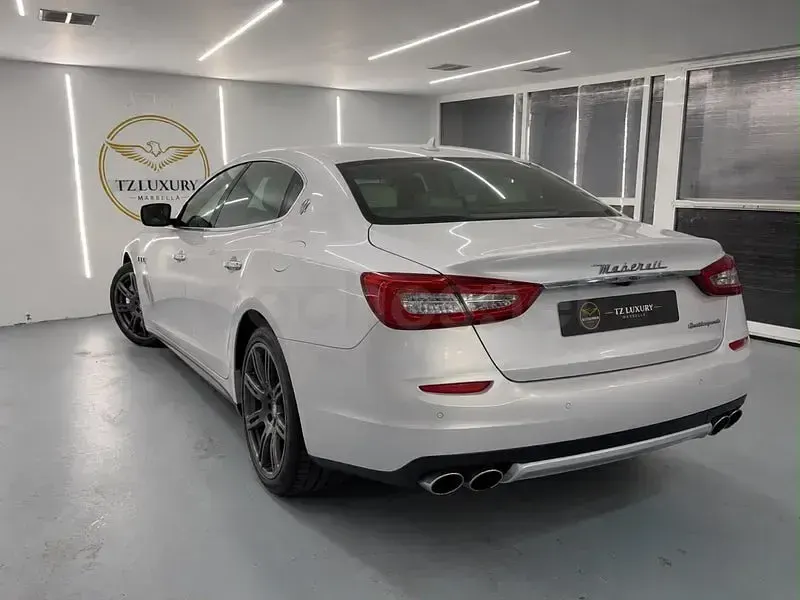 Usado Maserati Quattroporte 410 CV (301 kW) 2015 Gris / plata Berlina
