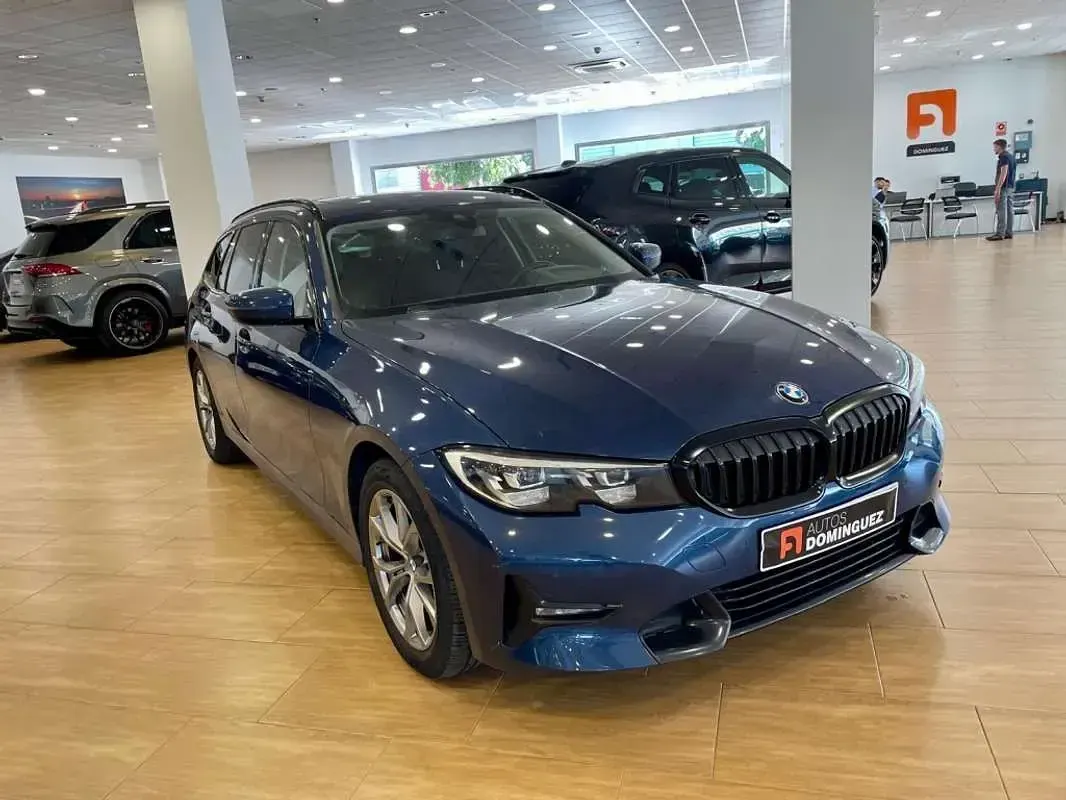 Usado BMW 318 150 CV (110 kW) 2022 Azul Familiar