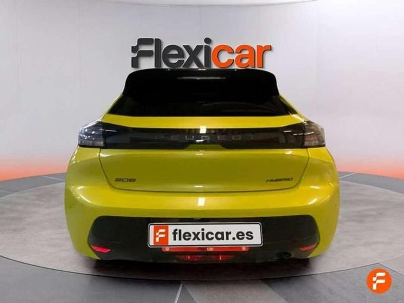 Usado Peugeot 208 Allure 110 CV (80 kW) 2025 Amarillo Utilitario
