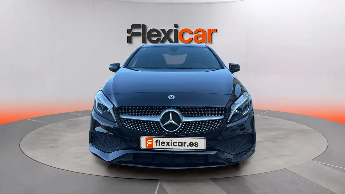 Usado Mercedes A180 122 CV (89 kW) 2018 Negro Berlina