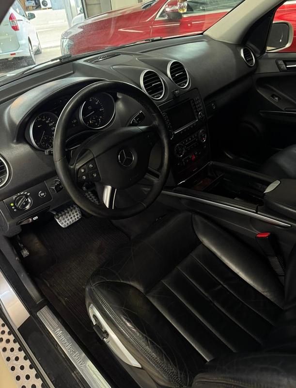 Usado Mercedes ML350 272 CV (200 kW) 2005 Gris SUV