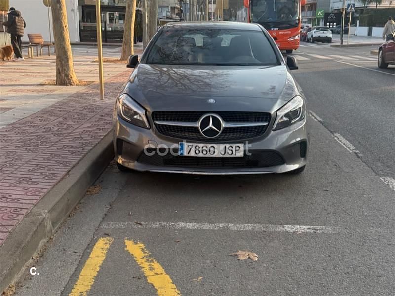 Usado Mercedes A200 150 CV (110 kW) 2018 Gris / plata Berlina