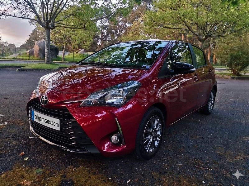 Usado Toyota Yaris Active 69 CV (50 kW) 2019 Granate Berlina