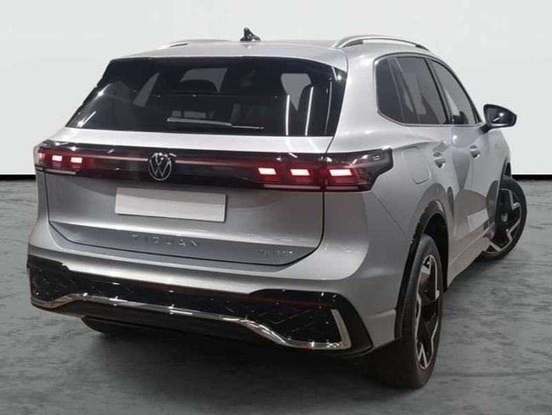 Usado VW Tiguan R-line 204 CV (150 kW) 2025 Plateado SUV