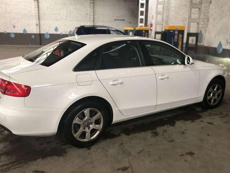 Usado Audi A4 Premium 140 CV (102 kW) 2009 Blanco Berlina