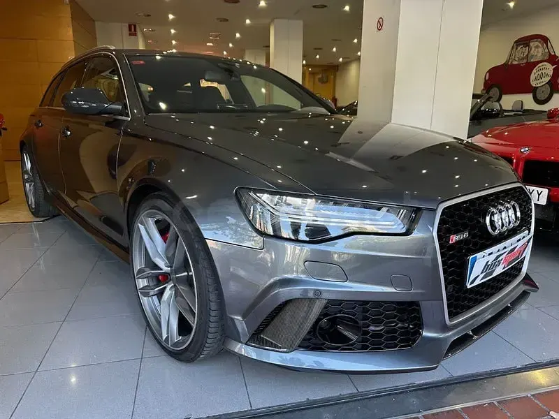 Usado Audi RS6 560 CV (411 kW) 2018 Gris / plata Familiar