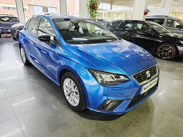 Usado Seat Ibiza FR 115 CV (84 kW) 2025 Azul Utilitario