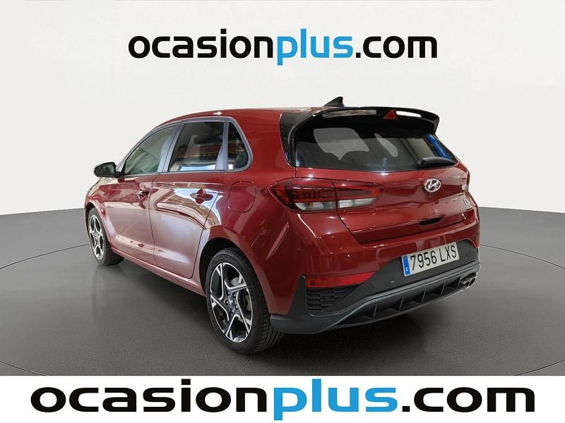 Usado Hyundai i30 N Line 120 CV (88 kW) 2022 Rojo