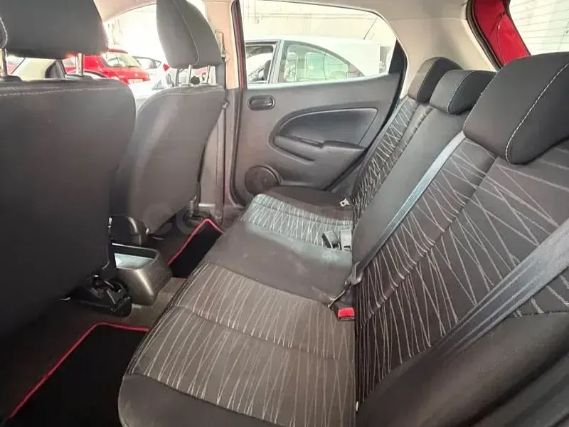 Usado Mazda 2 Active 68 CV (50 kW) 2008 Rojo Utilitario
