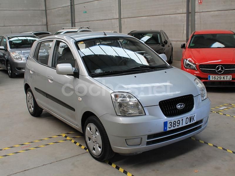 Usado Kia Picanto LX 65 CV (47 kW) 2006 Gris / plata Utilitario