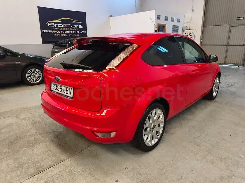 Usado Ford Focus Trend 115 CV (84 kW) 2008 Rojo Berlina