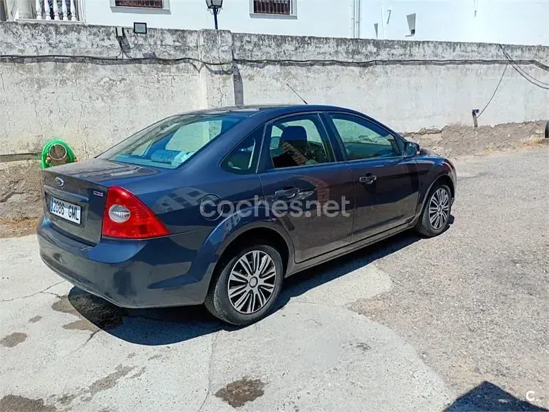 Usado Ford Focus Trend 90 CV (66 kW) 2009 Azul Berlina