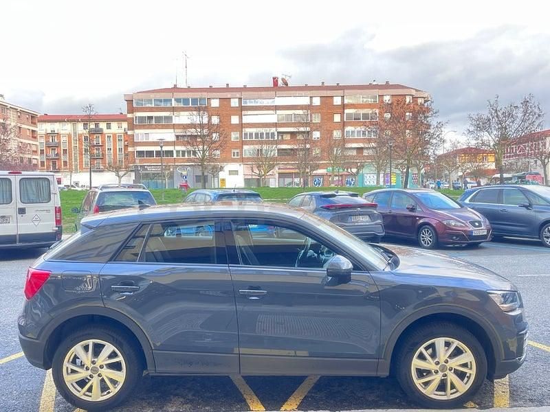 Usado Audi Q2 Advanced Plus 116 CV (85 kW) 2019 Gris / plata SUV