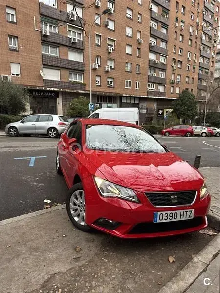 Usado Seat Leon ST Style 122 CV (89 kW) 2013 Rojo Familiar