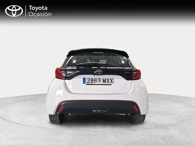 Usado Toyota Yaris Active 116 CV (85 kW) 2025 Blanco Utilitario
