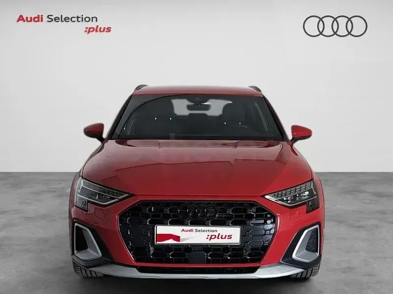 Usado Audi A3 Advanced Plus 150 CV (110 kW) 2025 Rojo Berlina