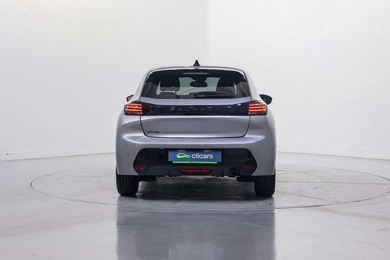 Usado Peugeot 208 Allure 102 CV (75 kW) 2025 Plateado Utilitario