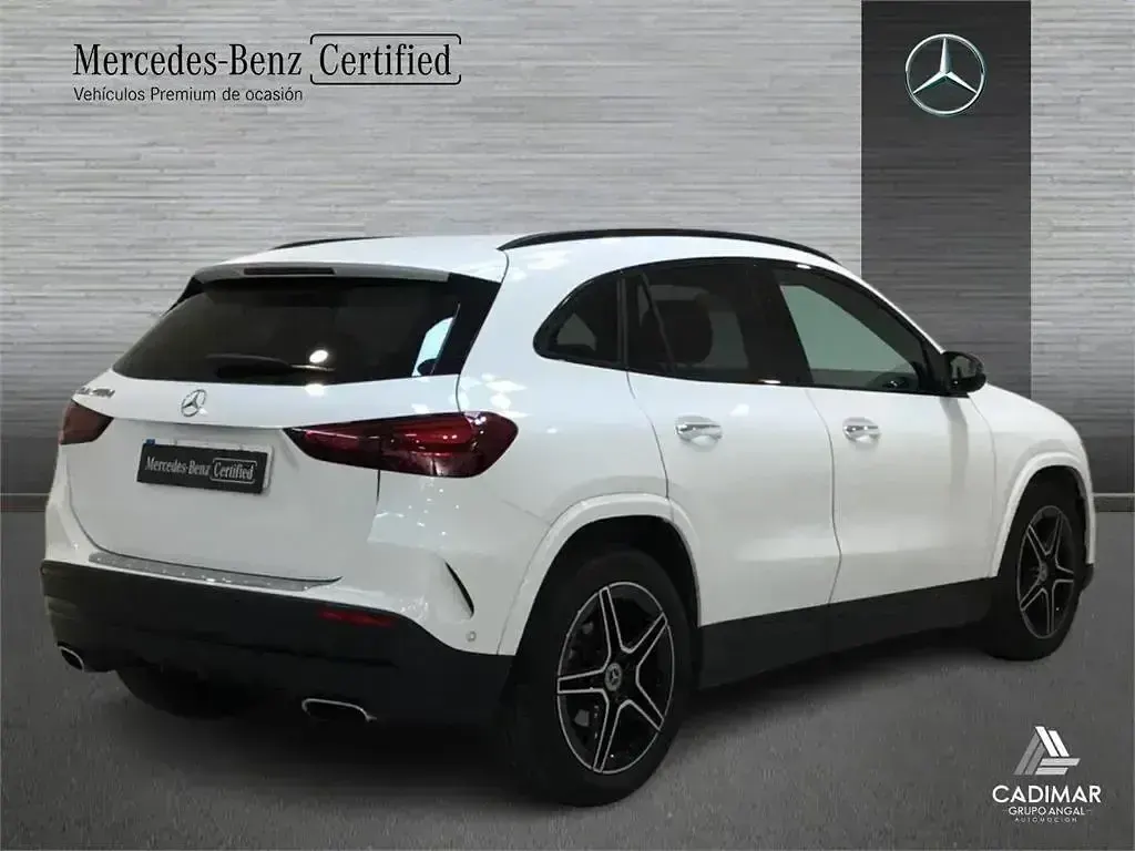 Usado Mercedes GLA200 150 CV (110 kW) 2025 Blanco polar SUV