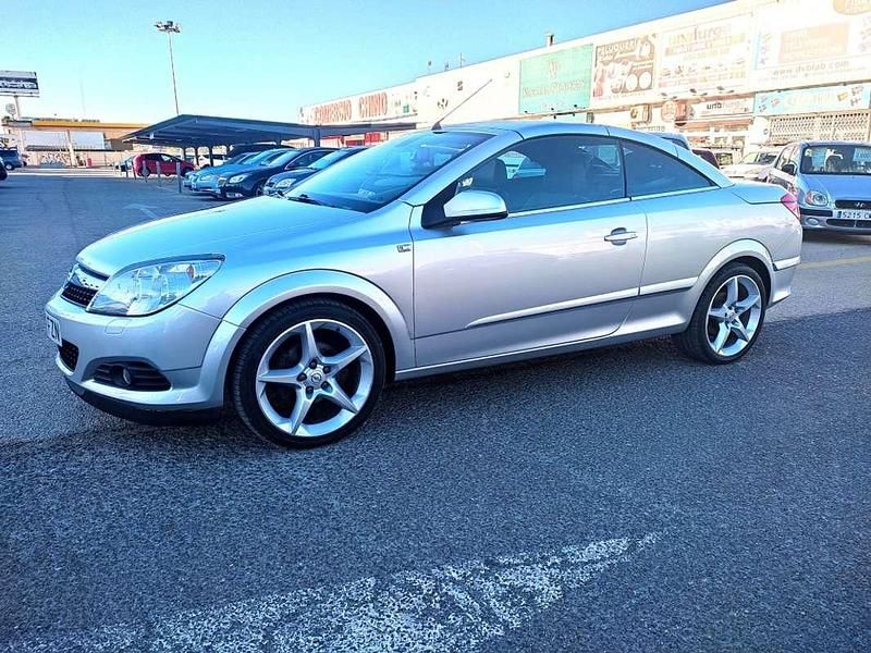 Usado Opel Astra Cabriolet Cosmo 139 CV (102 kW) 2008 Gris Descapotable