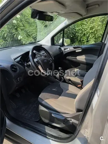 Usado Ford Tourneo Courier Titanium 95 CV (69 kW) 2018 Beige Monovolumen