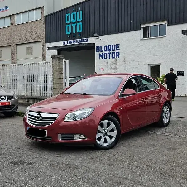 Usado Opel Insignia Edition 160 CV (117 kW) 2010 Granate Berlina