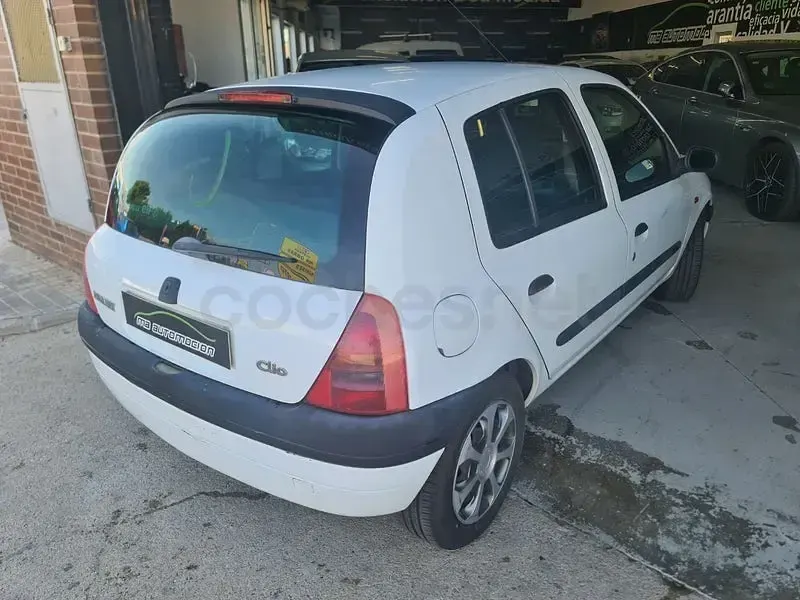 Usado Renault Clio 90 CV (66 kW) 1999 Blanco Berlina