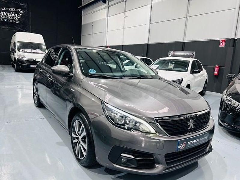 Usado Peugeot 308 Style 130 CV (95 kW) 2021 Gris / plata Berlina