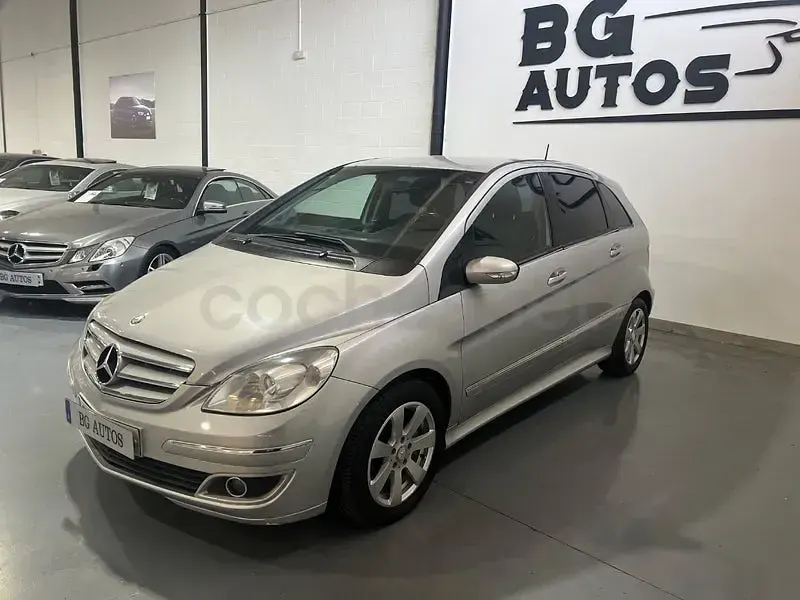 Usado Mercedes B180 109 CV (80 kW) 2007 Gris / plata Monovolumen