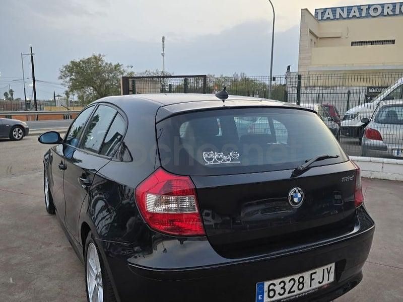Usado BMW 118 122 CV (89 kW) 2007 Negro Utilitario