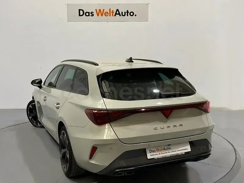 Usado Cupra Leon 204 CV (150 kW) 2025 Gris / plata Familiar