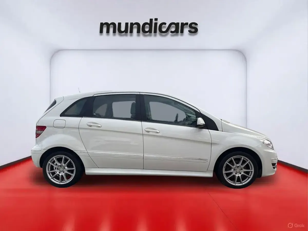 Usado Mercedes B180 109 CV (80 kW) 2011 Blanco Monovolumen